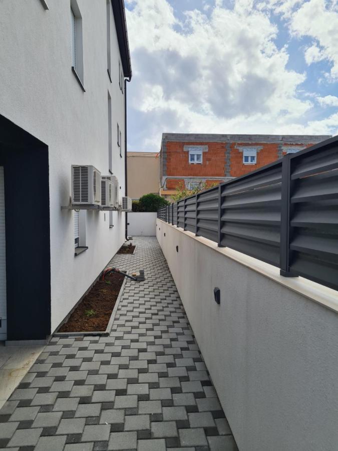 Vila Slavica Vir Bagian luar foto